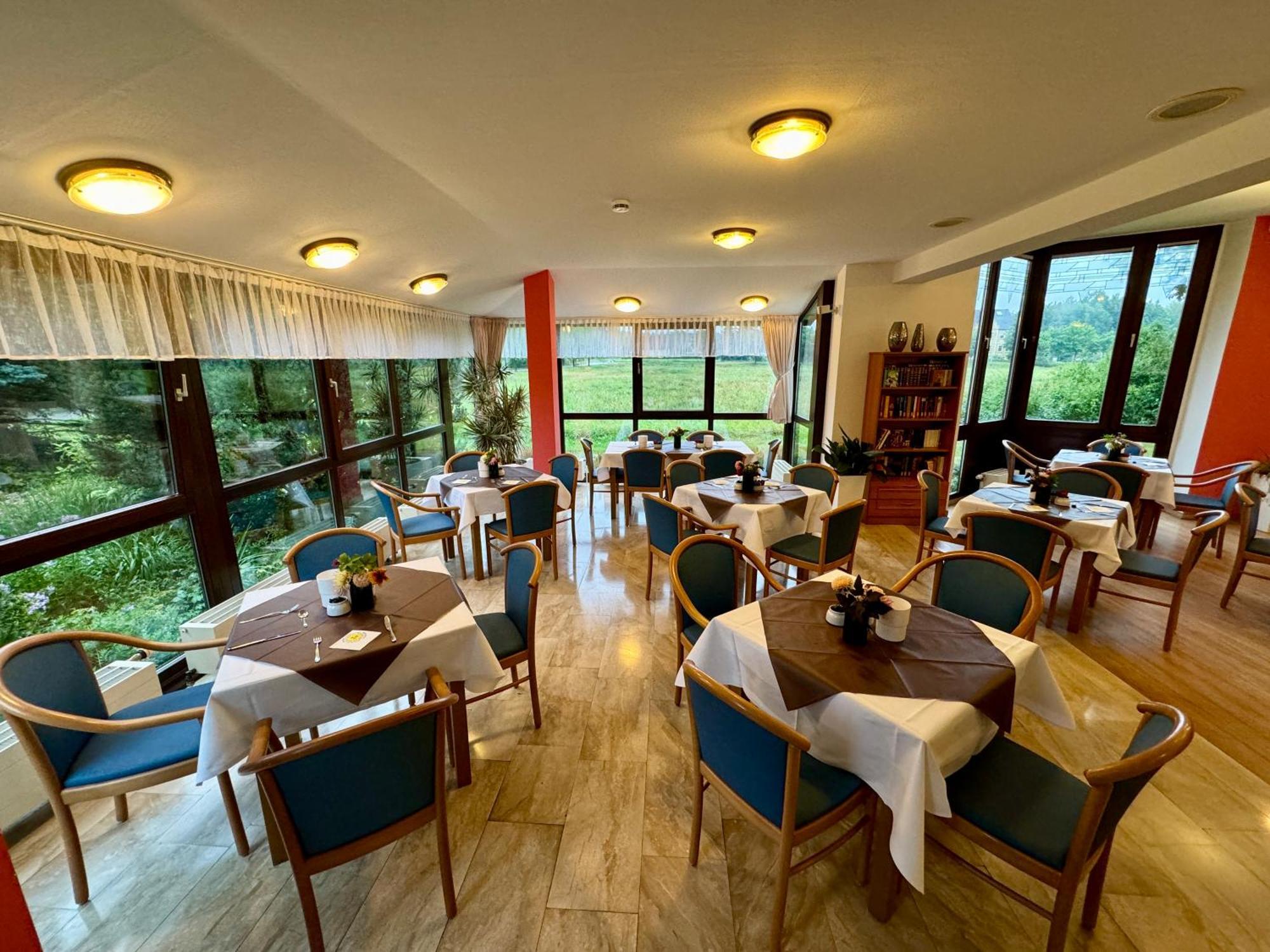 Kurhotel บาด ชมีดีแบร์ก ภายนอก รูปภาพ